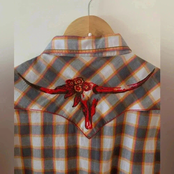 WRANGLERS Embroidered Rose  Western Long Sleeve Button Down - Picture 4 of 8